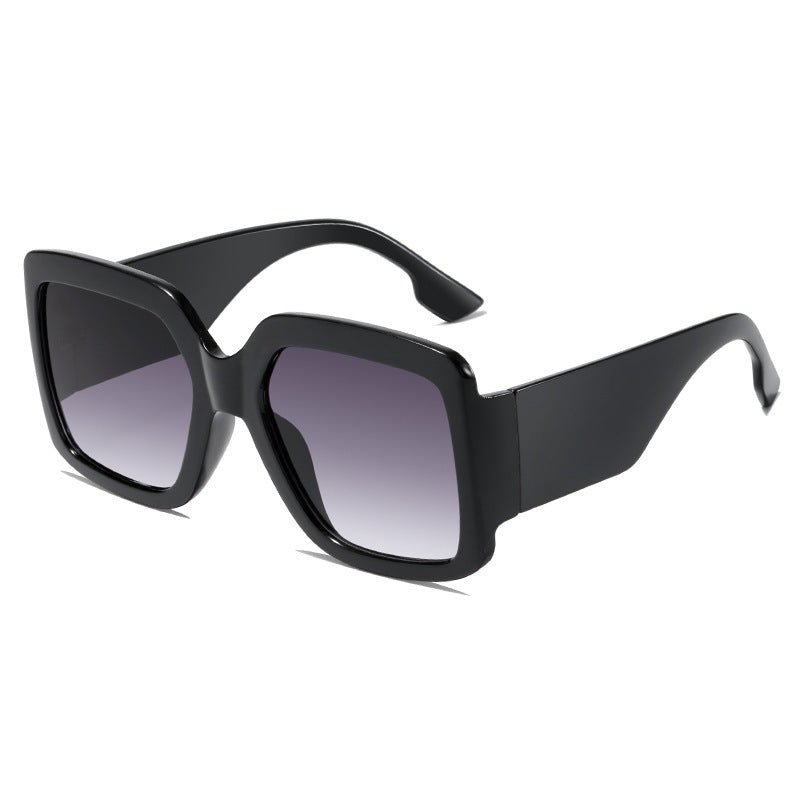 Wholesale Fashionable accessories for traveling and driving: large frame sunglasses